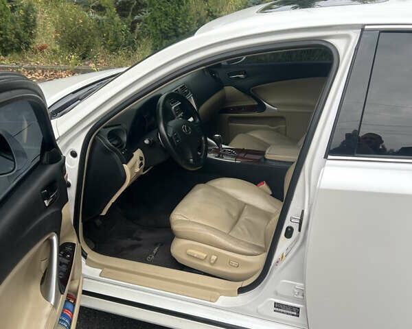 Лексус ИС 2008 в Киеве на Automoto.ua Белый Лексус ИС, объемом двигателя 2.5 л и пробегом 183 тыс. км за 10300 $, фото 6 на Automoto.ua