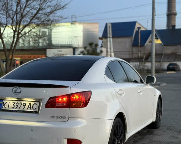 Белый Лексус ИС, объемом двигателя 3 л и пробегом 267 тыс. км за 10099 $, фото 4 на Automoto.ua
