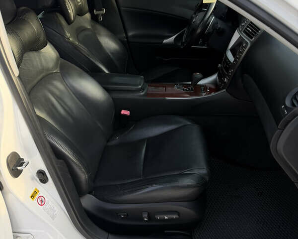 Білий Лексус ІС, об'ємом двигуна 2.5 л та пробігом 212 тис. км за 8550 $, фото 27 на Automoto.ua
