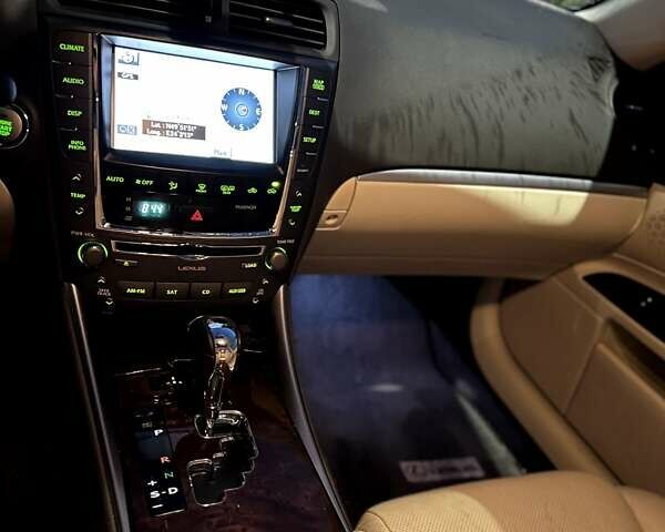Білий Лексус ІС, об'ємом двигуна 2.5 л та пробігом 170 тис. км за 12000 $, фото 3 на Automoto.ua