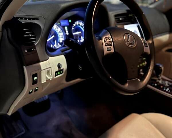 Білий Лексус ІС, об'ємом двигуна 2.5 л та пробігом 170 тис. км за 12000 $, фото 7 на Automoto.ua