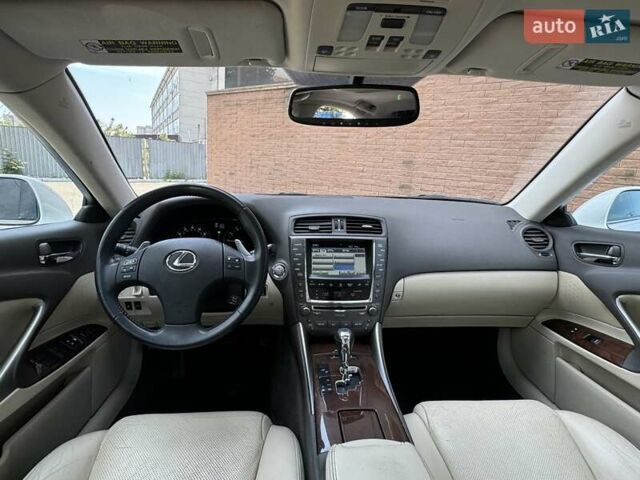Білий Лексус ІС, об'ємом двигуна 2.5 л та пробігом 190 тис. км за 13200 $, фото 15 на Automoto.ua