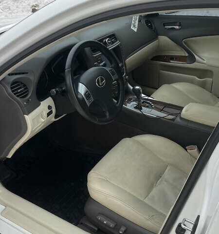 Білий Лексус ІС, об'ємом двигуна 2.49 л та пробігом 297 тис. км за 12500 $, фото 15 на Automoto.ua