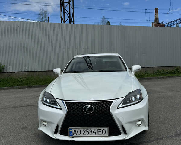 Белый Лексус ИС, объемом двигателя 2.5 л и пробегом 219 тыс. км за 10800 $, фото 3 на Automoto.ua