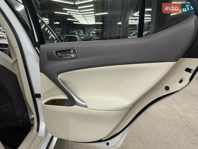 Білий Лексус ІС, об'ємом двигуна 2.5 л та пробігом 225 тис. км за 11500 $, фото 21 на Automoto.ua