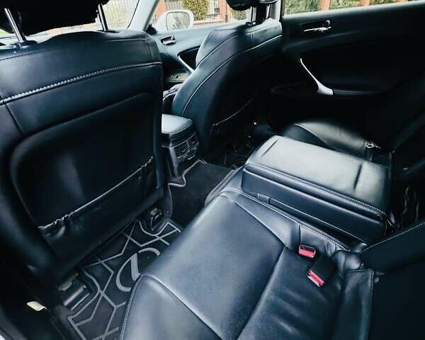 Белый Лексус ИС, объемом двигателя 2.5 л и пробегом 218 тыс. км за 9500 $, фото 19 на Automoto.ua