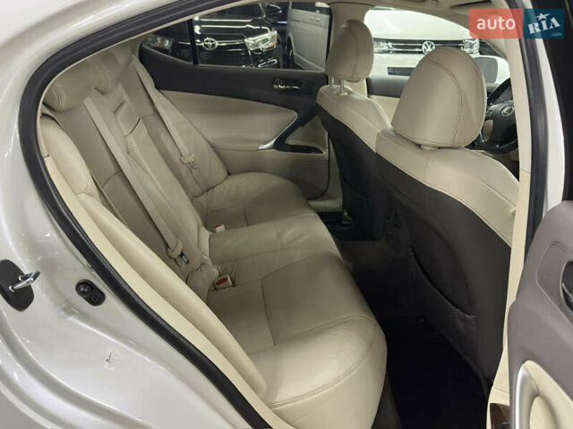 Білий Лексус ІС, об'ємом двигуна 2.5 л та пробігом 225 тис. км за 11500 $, фото 22 на Automoto.ua