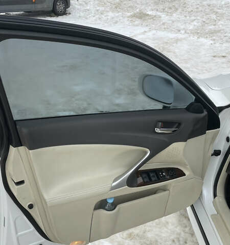 Білий Лексус ІС, об'ємом двигуна 2.49 л та пробігом 297 тис. км за 12500 $, фото 14 на Automoto.ua