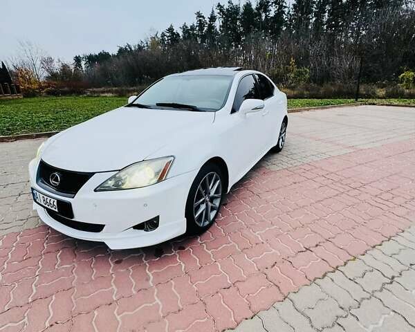 Белый Лексус ИС, объемом двигателя 2.5 л и пробегом 218 тыс. км за 9500 $, фото 1 на Automoto.ua
