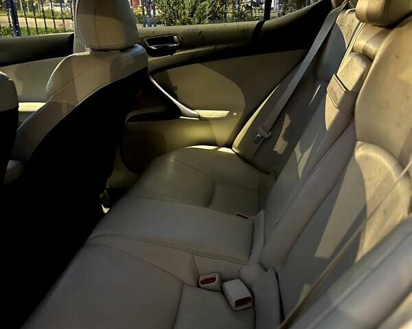 Білий Лексус ІС, об'ємом двигуна 2.5 л та пробігом 170 тис. км за 12000 $, фото 13 на Automoto.ua