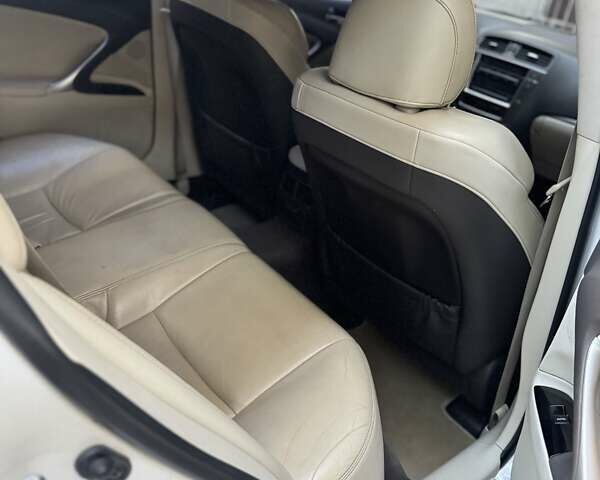 Білий Лексус ІС, об'ємом двигуна 2.5 л та пробігом 165 тис. км за 12000 $, фото 7 на Automoto.ua