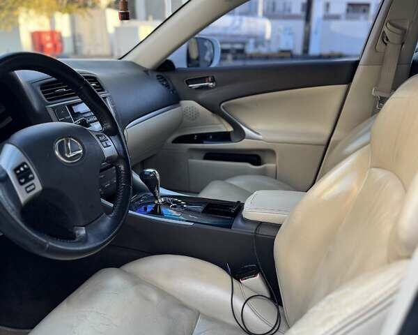 Білий Лексус ІС, об'ємом двигуна 2.5 л та пробігом 165 тис. км за 12000 $, фото 5 на Automoto.ua