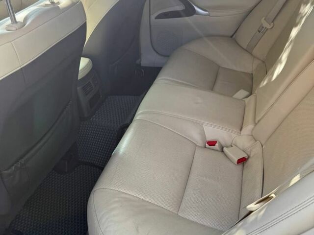 Белый Лексус ИС, объемом двигателя 2.5 л и пробегом 188 тыс. км за 9500 $, фото 4 на Automoto.ua