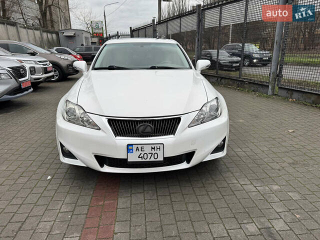 Белый Лексус ИС, объемом двигателя 2.5 л и пробегом 184 тыс. км за 10000 $, фото 2 на Automoto.ua