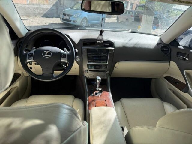 Белый Лексус ИС, объемом двигателя 2.5 л и пробегом 188 тыс. км за 9500 $, фото 2 на Automoto.ua