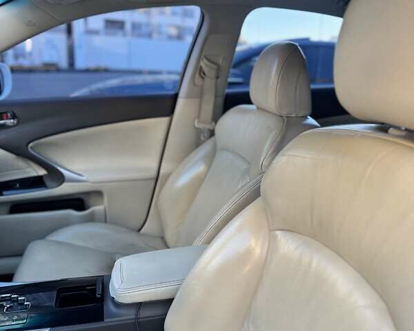 Білий Лексус ІС, об'ємом двигуна 2.5 л та пробігом 165 тис. км за 12000 $, фото 4 на Automoto.ua