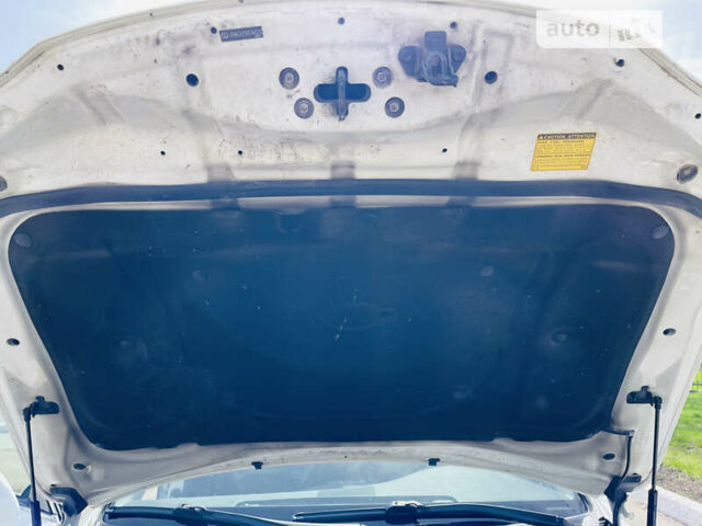 Білий Лексус ІС, об'ємом двигуна 2.5 л та пробігом 210 тис. км за 13300 $, фото 58 на Automoto.ua