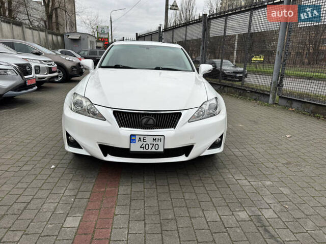 Белый Лексус ИС, объемом двигателя 2.5 л и пробегом 184 тыс. км за 10000 $, фото 3 на Automoto.ua