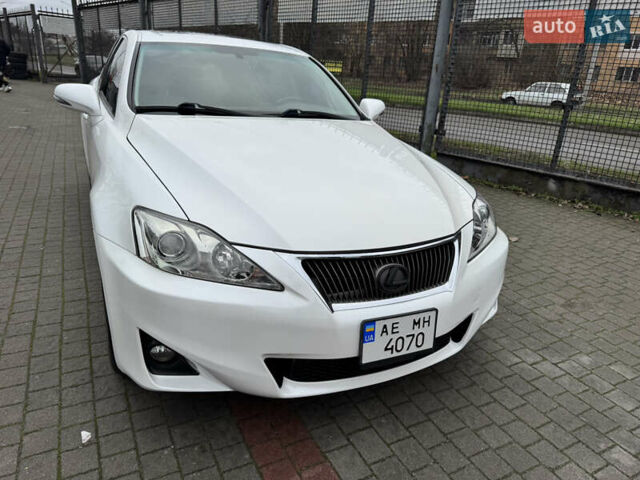 Белый Лексус ИС, объемом двигателя 2.5 л и пробегом 184 тыс. км за 10000 $, фото 10 на Automoto.ua
