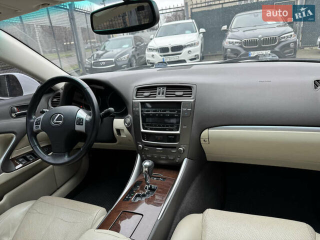 Белый Лексус ИС, объемом двигателя 2.5 л и пробегом 184 тыс. км за 10000 $, фото 12 на Automoto.ua
