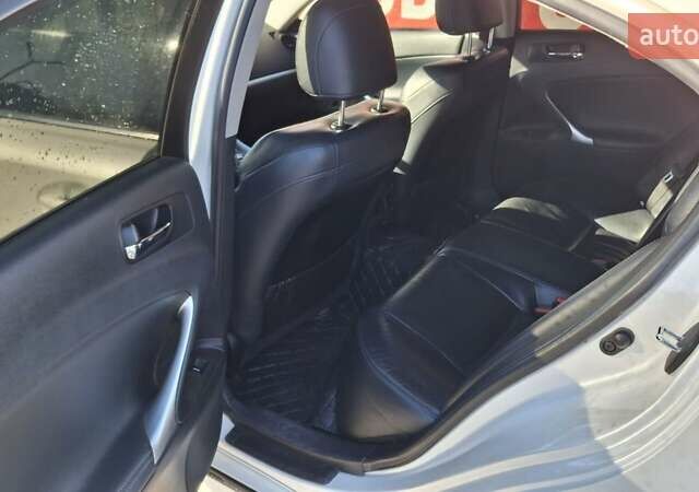 Белый Лексус ИС, объемом двигателя 2.5 л и пробегом 197 тыс. км за 10800 $, фото 11 на Automoto.ua