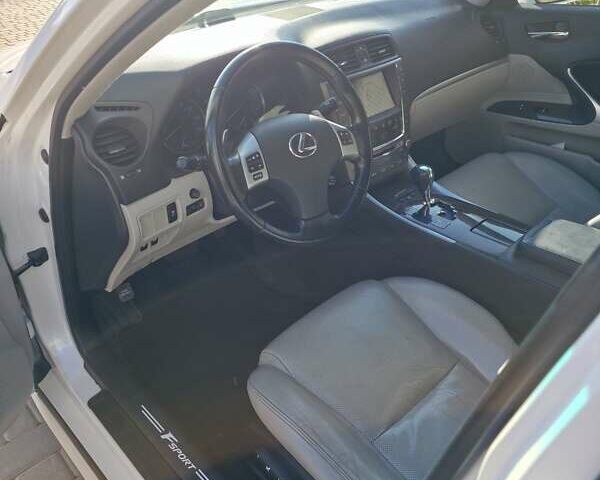 Белый Лексус ИС, объемом двигателя 2.5 л и пробегом 157 тыс. км за 13500 $, фото 9 на Automoto.ua