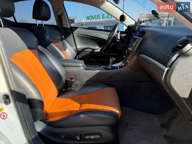 Білий Лексус ІС, об'ємом двигуна 2.5 л та пробігом 150 тис. км за 12500 $, фото 17 на Automoto.ua