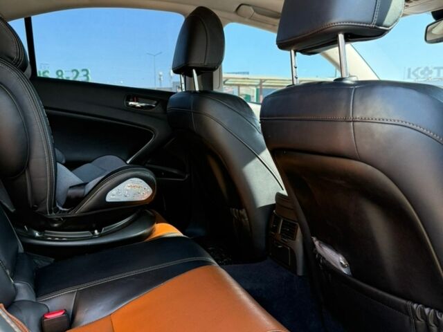 Білий Лексус ІС, об'ємом двигуна 2.5 л та пробігом 150 тис. км за 12500 $, фото 21 на Automoto.ua