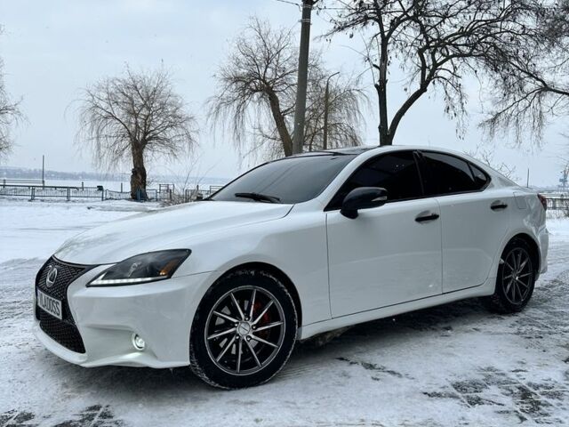 Белый Лексус ИС, объемом двигателя 2.5 л и пробегом 160 тыс. км за 12000 $, фото 2 на Automoto.ua