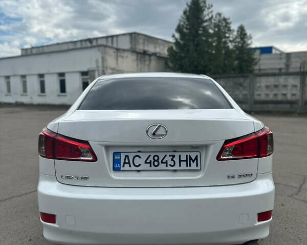 Белый Лексус ИС, объемом двигателя 2.23 л и пробегом 300 тыс. км за 9499 $, фото 3 на Automoto.ua