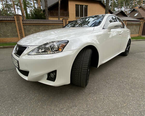 Белый Лексус ИС, объемом двигателя 2.5 л и пробегом 202 тыс. км за 12000 $, фото 2 на Automoto.ua