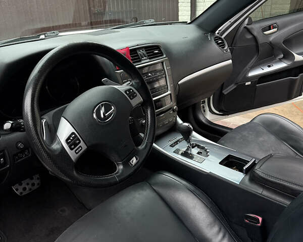 Белый Лексус ИС, объемом двигателя 2.5 л и пробегом 177 тыс. км за 12500 $, фото 5 на Automoto.ua