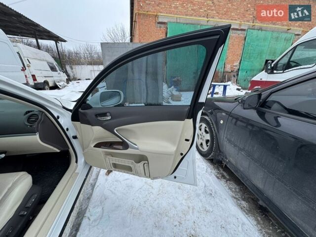 Белый Лексус ИС, объемом двигателя 2.5 л и пробегом 265 тыс. км за 4500 $, фото 39 на Automoto.ua