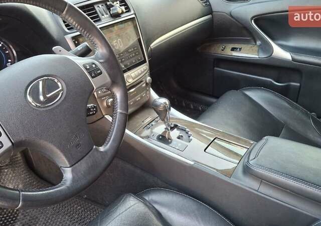 Белый Лексус ИС, объемом двигателя 2.5 л и пробегом 197 тыс. км за 10800 $, фото 6 на Automoto.ua