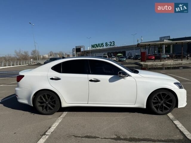 Белый Лексус ИС, объемом двигателя 2.5 л и пробегом 150 тыс. км за 12500 $, фото 3 на Automoto.ua