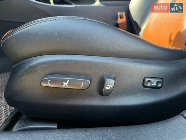 Белый Лексус ИС, объемом двигателя 2.5 л и пробегом 150 тыс. км за 12500 $, фото 14 на Automoto.ua