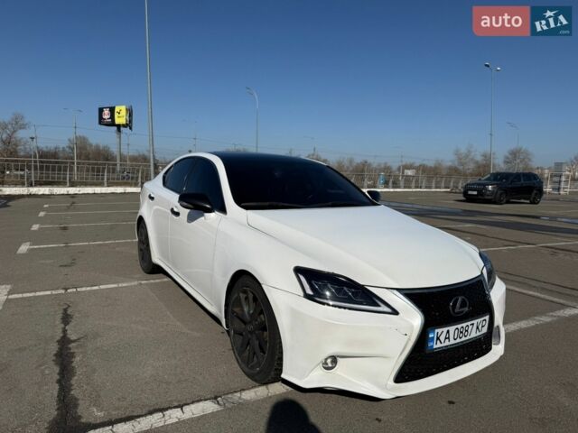 Білий Лексус ІС, об'ємом двигуна 2.5 л та пробігом 150 тис. км за 12500 $, фото 1 на Automoto.ua