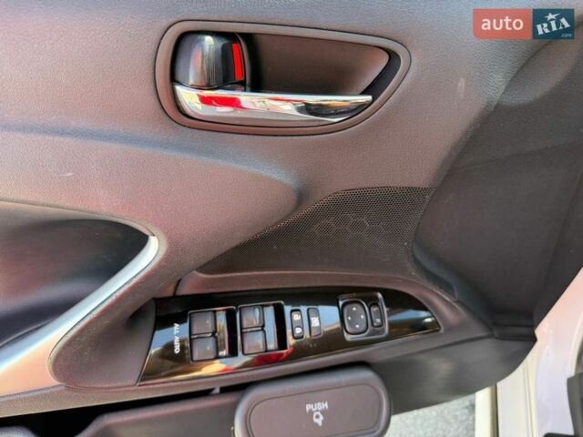 Белый Лексус ИС, объемом двигателя 2.5 л и пробегом 150 тыс. км за 12500 $, фото 16 на Automoto.ua