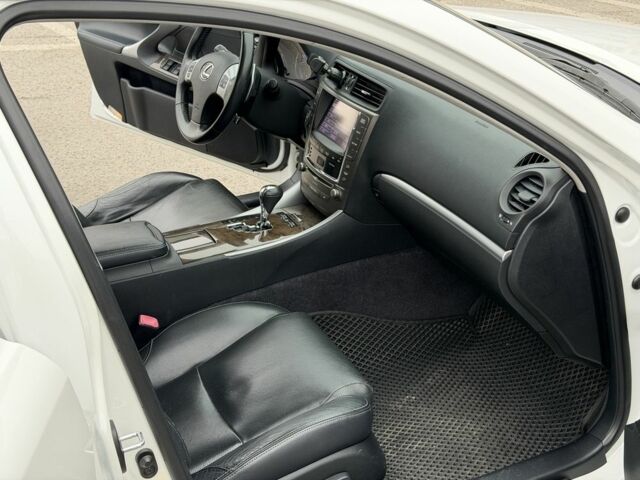 Лексус ІС 2012 у Белой Церкве на Automoto.ua Білий Лексус ІС, об'ємом двигуна 2.5 л та пробігом 193 тис. км за 13700 $, фото 6 на Automoto.ua