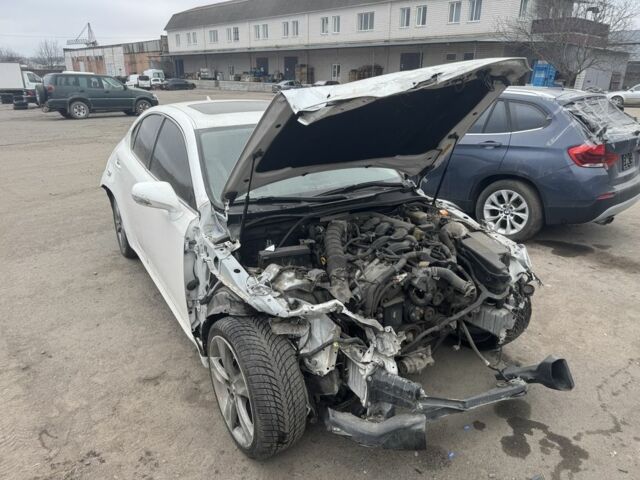Белый Лексус ИС, объемом двигателя 2.5 л и пробегом 265 тыс. км за 3500 $, фото 1 на Automoto.ua
