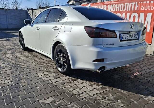 Белый Лексус ИС, объемом двигателя 2.5 л и пробегом 197 тыс. км за 10800 $, фото 3 на Automoto.ua