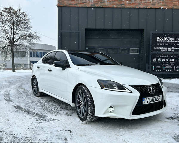 Белый Лексус ИС, объемом двигателя 2.5 л и пробегом 160 тыс. км за 12000 $, фото 5 на Automoto.ua