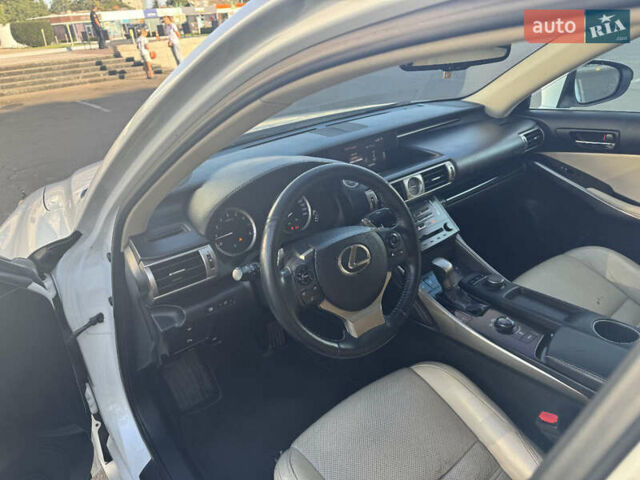 Білий Лексус ІС, об'ємом двигуна 2.5 л та пробігом 177 тис. км за 16300 $, фото 16 на Automoto.ua