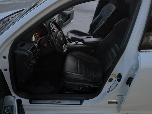 Белый Лексус ИС, объемом двигателя 2.5 л и пробегом 185 тыс. км за 14900 $, фото 5 на Automoto.ua
