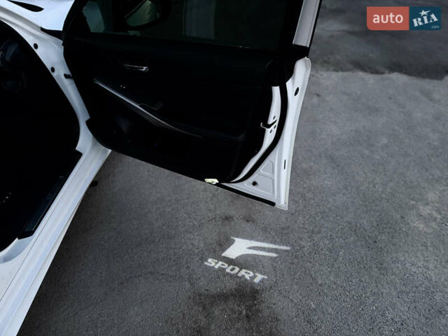 Белый Лексус ИС, объемом двигателя 2.5 л и пробегом 185 тыс. км за 14900 $, фото 7 на Automoto.ua