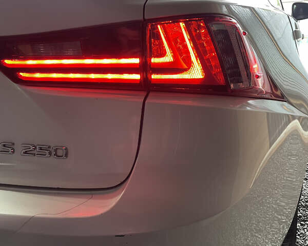 Білий Лексус ІС, об'ємом двигуна 2.5 л та пробігом 170 тис. км за 15300 $, фото 7 на Automoto.ua