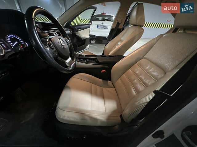 Белый Лексус ИС, объемом двигателя 2.5 л и пробегом 180 тыс. км за 16800 $, фото 10 на Automoto.ua