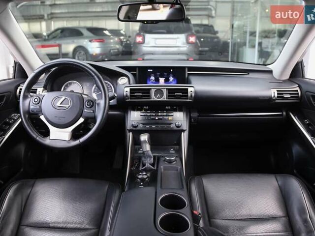 Білий Лексус ІС, об'ємом двигуна 2.5 л та пробігом 122 тис. км за 17000 $, фото 13 на Automoto.ua