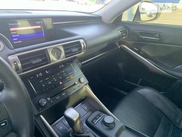 Білий Лексус ІС, об'ємом двигуна 2.5 л та пробігом 139 тис. км за 16499 $, фото 24 на Automoto.ua