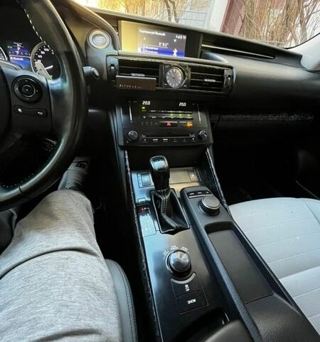 Білий Лексус ІС, об'ємом двигуна 2.5 л та пробігом 143 тис. км за 16000 $, фото 21 на Automoto.ua